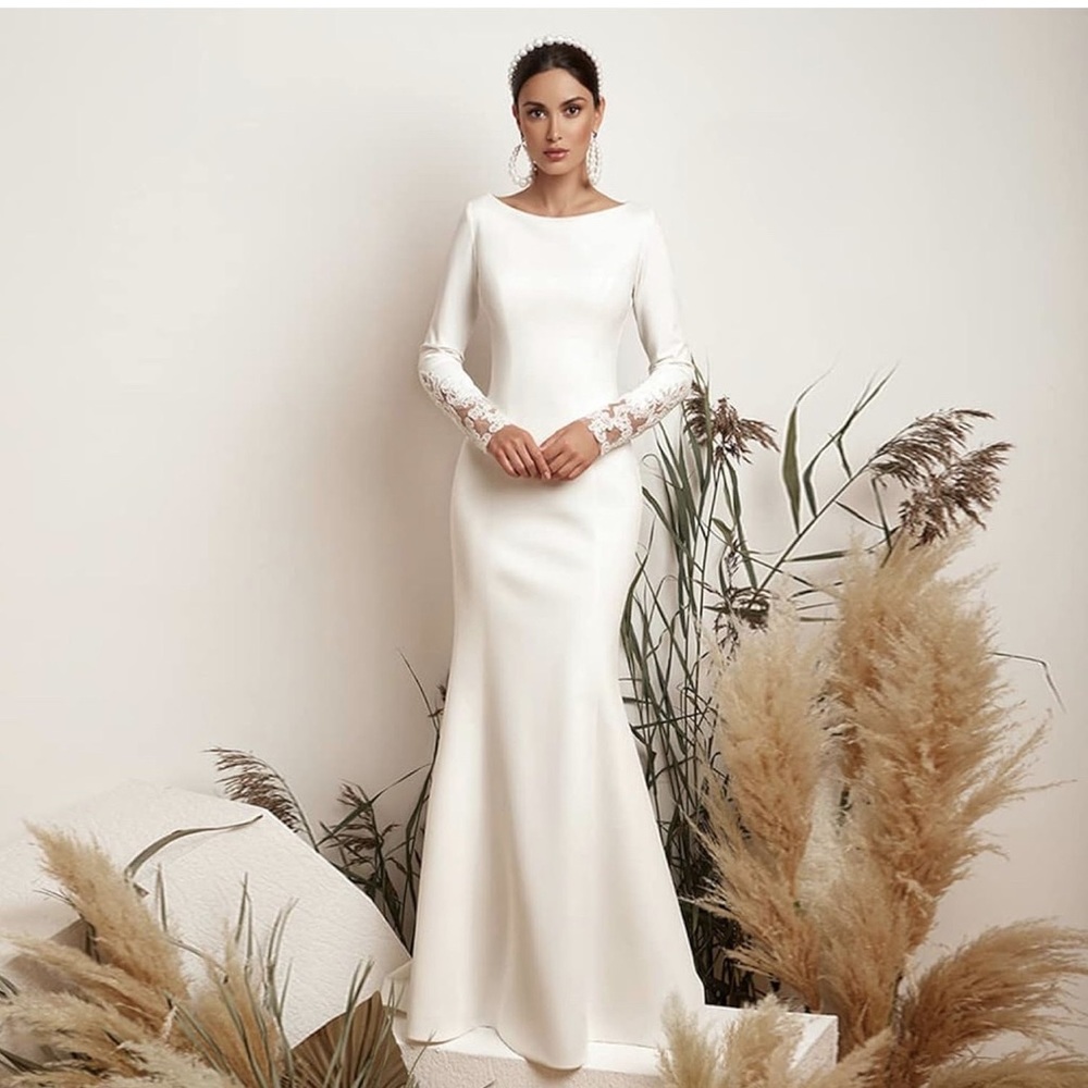 Elegant White Long Sleeve Bridal Gown with Lace Cuffs